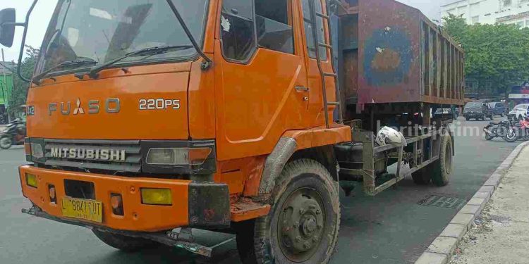 Pemotor Tewas Terlindas Truk Sampah di Bubutan dan Respons DLH Surabaya