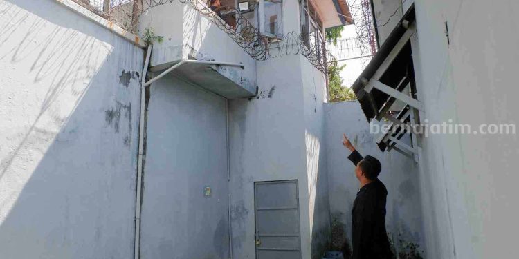 Jaga Kamtib Rutin Kontrol Beranggang di Lapas Mojokerto