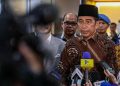 Jokowi Bawa Ijazah Usai Diperiksa Bareskrim, Warna Map dan Tulisan Memudar, Asli?