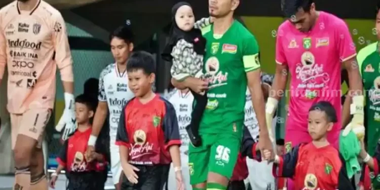 Suatu Hari di Akhir Musim di GBT dan Anfield