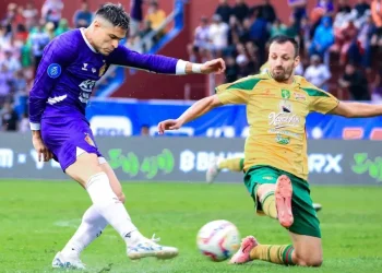 Persebaya Sering Menghancurkan Peluang Sendiri