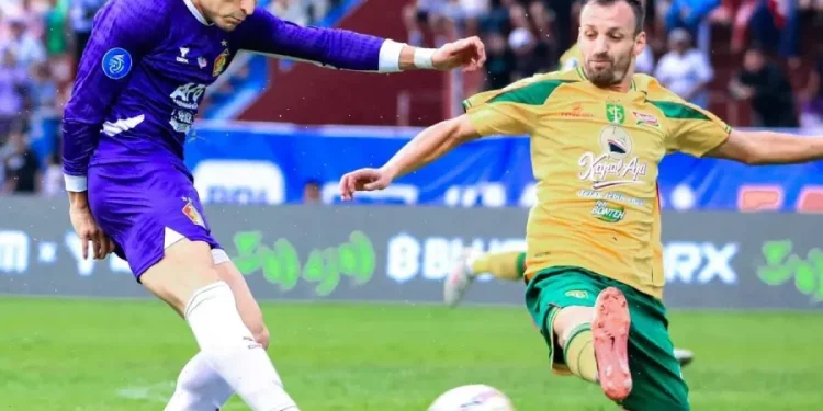 Persebaya Sering Menghancurkan Peluang Sendiri
