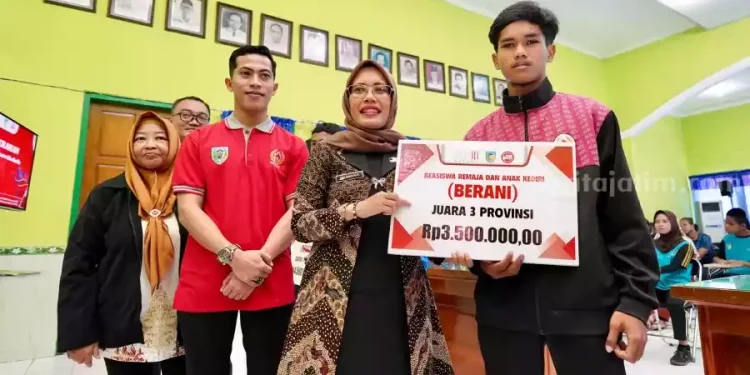 Beasiswa untuk Puluhan Atlet oleh Mas Dhito, Salah Satunya Tembus Asia