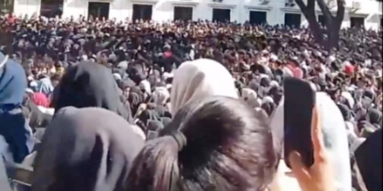PHK Massal Meningkat Seiring Dengan Jumlah Pencari Kerja yang Semakin Membeludak