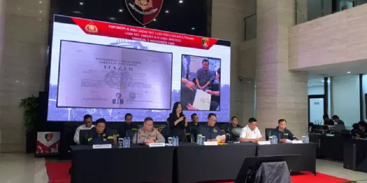Hasil Uji Laboratorium Forensik Pastikan Ijazah Jokowi Asli