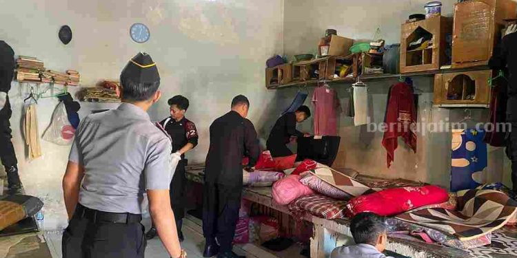 Kamar Napi Digeledah di Rutan Sampang Sita 13 Korek Api dan 3 Gunting