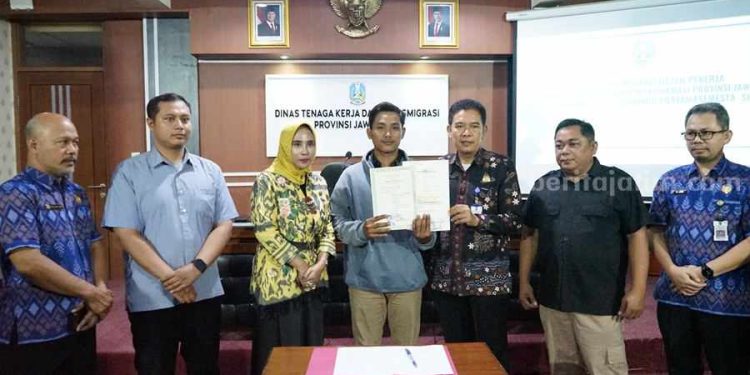 Ijazah SKCK dan Akta Kelahiran Mantan Pekerja Ditahan