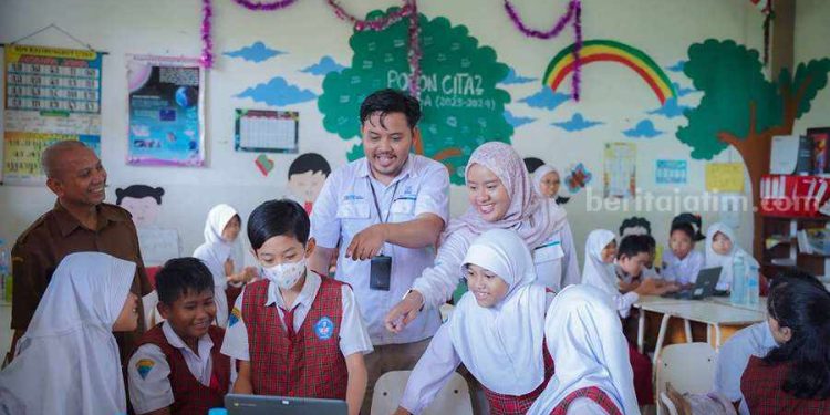 Anak SD Belajar AI dan Coding Teknologi Sejak Dini di Surabaya
