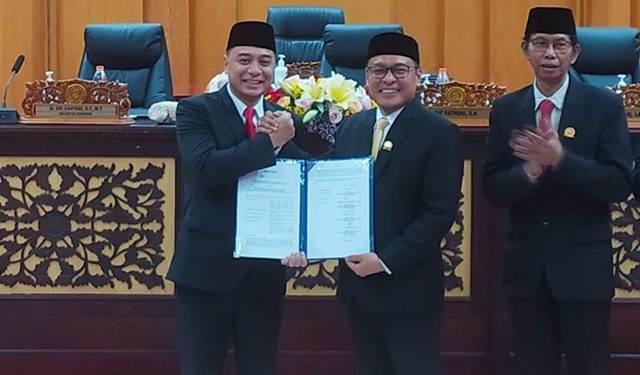 DPRD Surabaya Sahkan Pertanggungjawaban APBD 2024, Wali Kota Tegaskan Komitmen Keuangan