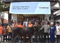 Tire Salurkan Hewan Kurban untuk Warga Sekitar Pabrik Cikarang