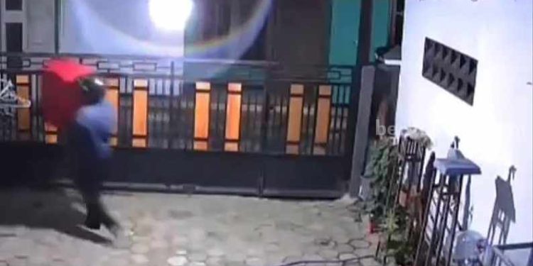 Pencurian Burung Berkicau di Ponorogo Terekam CCTV dan Kronologinya