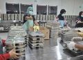 Polda Jatim Salurkan Ribuan Porsi Makanan untuk Pelajar di Mojokerto