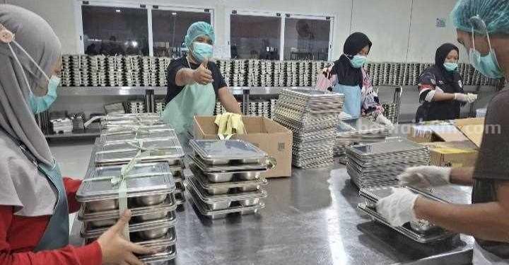 Polda Jatim Salurkan Ribuan Porsi Makanan untuk Pelajar di Mojokerto