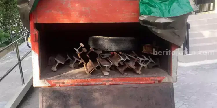 Pencurian Rel Kereta di Bojonegoro Rugi Rp57 Juta, Pelaku Tinggalkan Truk
