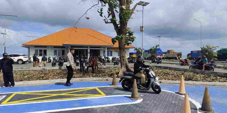 Warga Pulau Bawean Kini Mudah Mengurus SIM Tanpa Repot