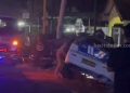 Ertiga Ugal-ugalan Tabrak Patwal Polda Jatim Bawa Rokok Ilegal