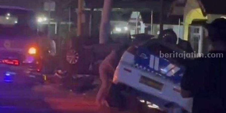 Ertiga Ugal-ugalan Tabrak Patwal Polda Jatim Bawa Rokok Ilegal