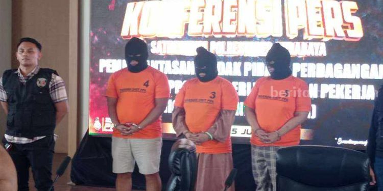 Cara Tiga Tersangka TPPO Surabaya Kirim Korban ke Malaysia