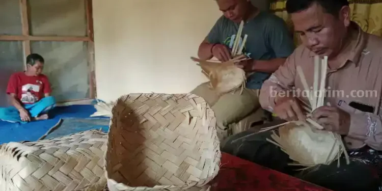 Kenaikan Harga Besek Tape di Bondowoso Jelang Iduladha Membawa Berkah bagi Pengrajin