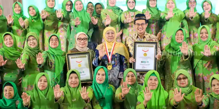 Pulang Ibadah Haji, Khofifah Segera Tancap Gas dan Catat Rekor MURI
