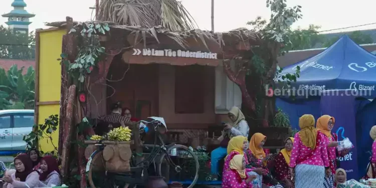 Nuansa Nostalgia Bakar Semangat Ekonomi Lamongan Tempo Dulu 2025 Jadi Daya Tarik Warga