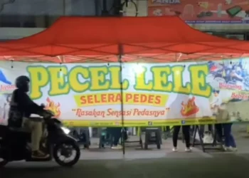 Pedagang Pecel Lele di Trotoar Berisiko Terjerat UU Tipikor, Eko Kuntadhi Kesal dan Sarankan UU Subversif