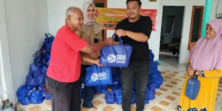 Bantuan Sembako untuk Warga Kurang Mampu di Lamongan