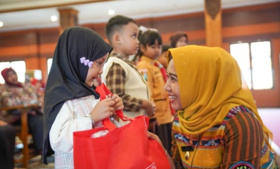 Komitmen Pemkot Mojokerto terhadap Pendidikan Gratis Berkualitas dengan Bantuan Sekolah