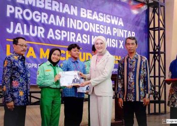 Program Indonesia Pintar untuk 40 Ribu Siswa di Surabaya dan Sidoarjo oleh Lita Machfud