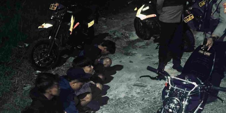 Polisi Hentikan Balap Liar di Kedamean Gresik, Empat Motor dan Enam Pemuda Diamankan