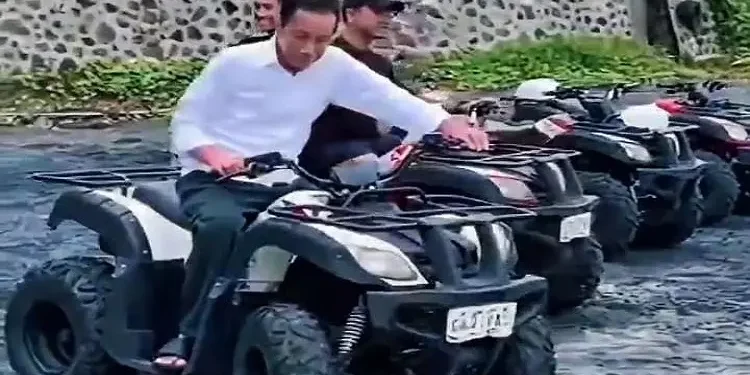 Video Jokowi Naik ATV Bersama Cucu, Ali Syarief Ungkap Panggung Opera Biru