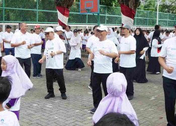 Senam Bersama Siswa SD di Surabaya, Pesan Mendikdasmen untuk Gapai Cita-Cita