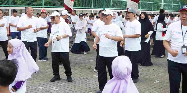 Senam Bersama Siswa SD di Surabaya, Pesan Mendikdasmen untuk Gapai Cita-Cita