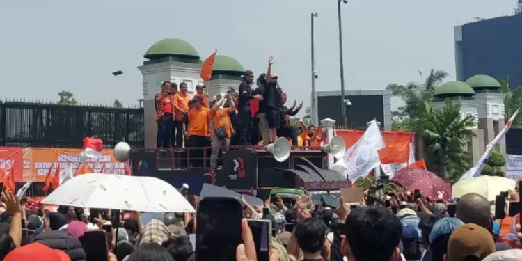 Polisi Pukuli Jurnalis Saat Liput Demo Kapolda Metro Minta Maaf