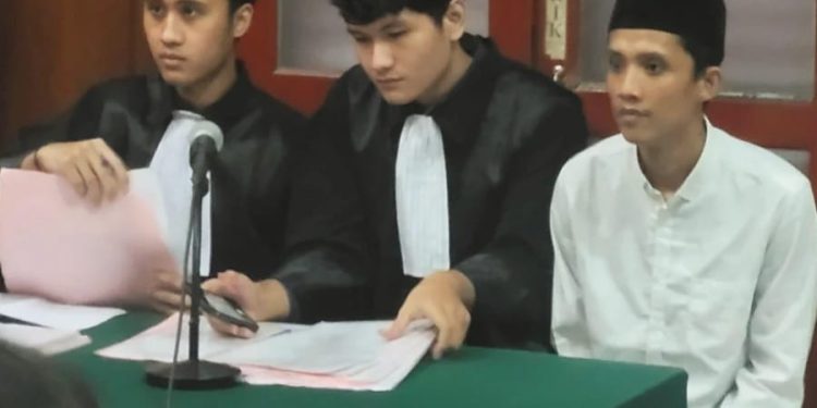 Pria Surabaya Dituntut 6 Tahun Penjara karena Eksploitasi Istri untuk Fantasi Seks Threesome