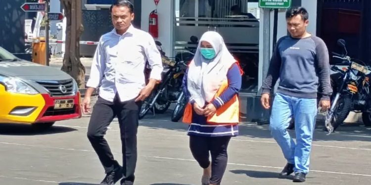 Ekonomi Lesu, Ibu-ibu di Ponorogo Menjadi Penombok Togel Online