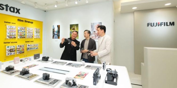 Showroom Fotografi dan Outlet Skincare Astalift Dibuka di Tunjungan Plaza