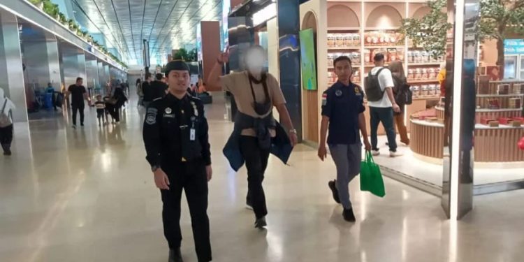 Imigrasi Kediri Deportasi WNA Pakistan Karena Melanggar Izin Tinggal
