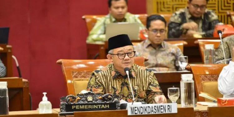Kabar Bahagia untuk Guru Honorer, Usulan Kenaikan Tunjangan dari Mendikdasmen
