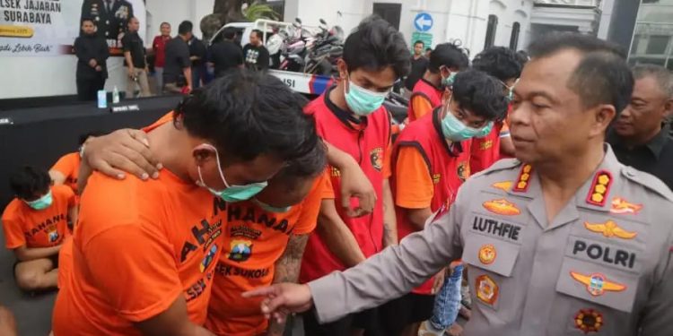 Pelaku Curanmor Bersajam di Surabaya Ditembak Polsek Sukolilo Setelah 5 Kali Beraksi