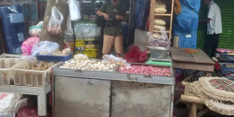 Cabai Rawit Turun Harga, Bawang Merah Masih Mahal di Pasar Tradisional Sumenep