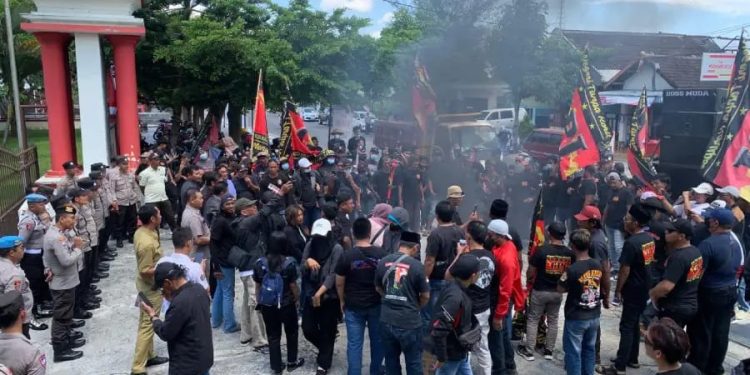 Paripurna Rentan Batal, Gerakan Moral Kawal dan Soroti DPRD Blitar Menggema