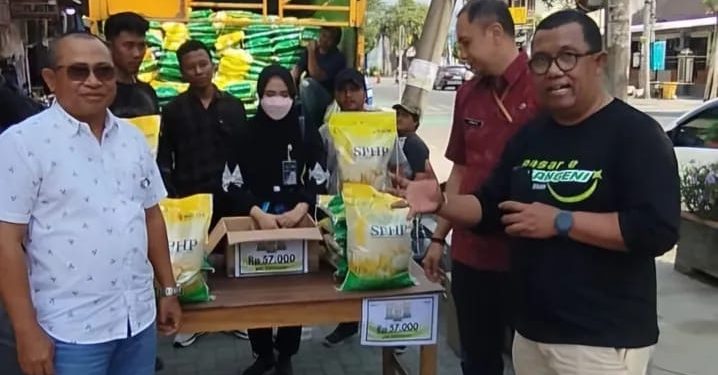 Pemkot Kediri dan Bulog Salurkan 5 Ton Beras SPHP Melalui Gerakan Pasar Murah