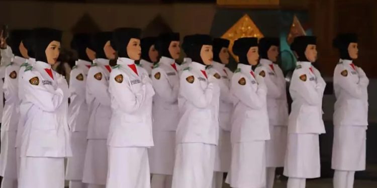 76 Paskibraka Dilantik Siap Kibarkan Bendera di Alun-alun Tuban