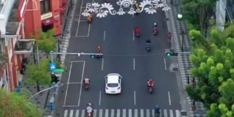 Parkir Tepi Jalan Dilarang, Pemkot Surabaya Siapkan Lahan Baru untuk Wisata Tunjungan Romansa