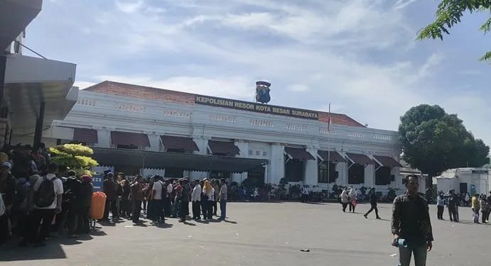 Ribuan Calon PPPK Antre di Surabaya untuk Mengurus SKCK