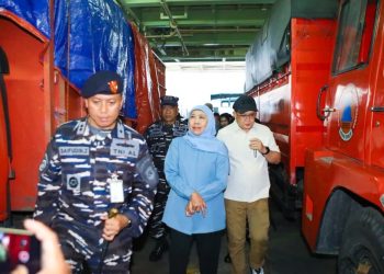 Distribusi Logistik Terganggu, Khofifah Kirim Bantuan ke Pulau Bawean