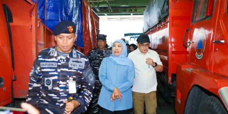 Distribusi Logistik Terganggu, Khofifah Kirim Bantuan ke Pulau Bawean