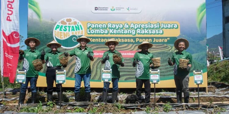 Inisiasi Petani Dieng Raya untuk Kentang Raksasa oleh Petrokimia Gresik