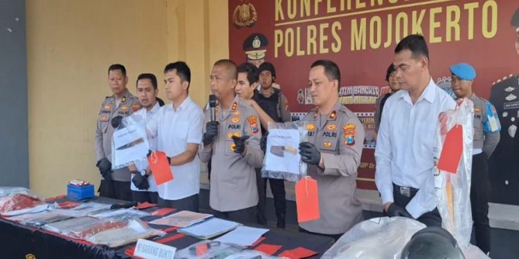 Tersangka Mutilasi Bawa Potongan Tubuh Korban Menggunakan Tas Ransel Merah